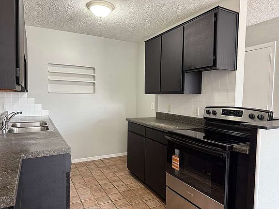 5th image of 2009 Oakwood Ct APT B