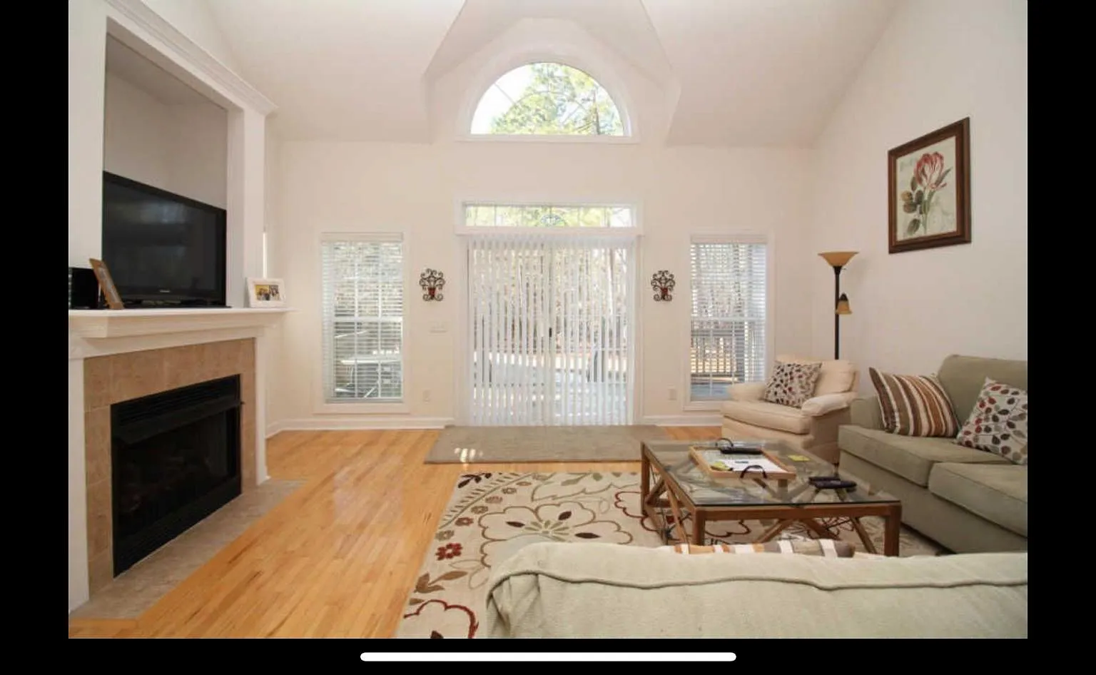 3 bed, 2.5 bath, 2240 sqft, $2,250 — Photo 3