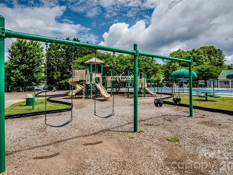 11133 Aprilia Ln — Photo 30