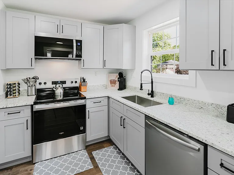 1210 Washtenaw Ave — Photo 13