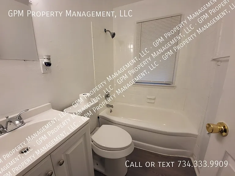 26011 Dartmouth St — Photo 7
