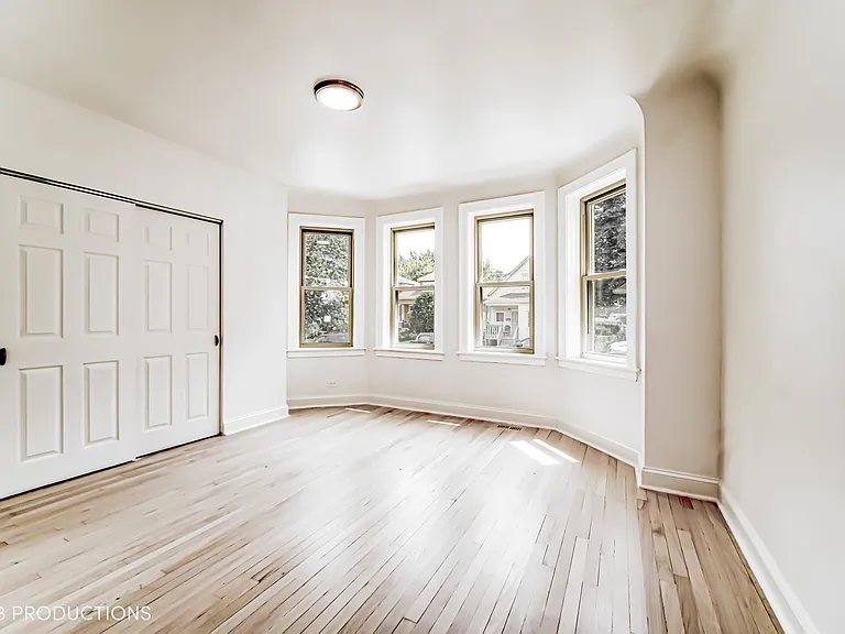 8524-28 S Oglesby Ave W — Photo 15