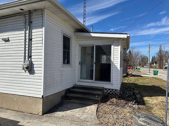 4th image of 22703 Thames Rd