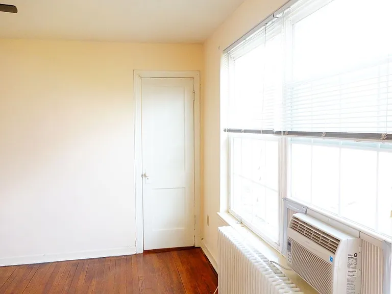 8400 Greenwood Ave — Photo 4