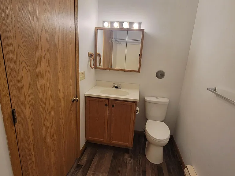 1711 La Crescent St #114 — Photo 8