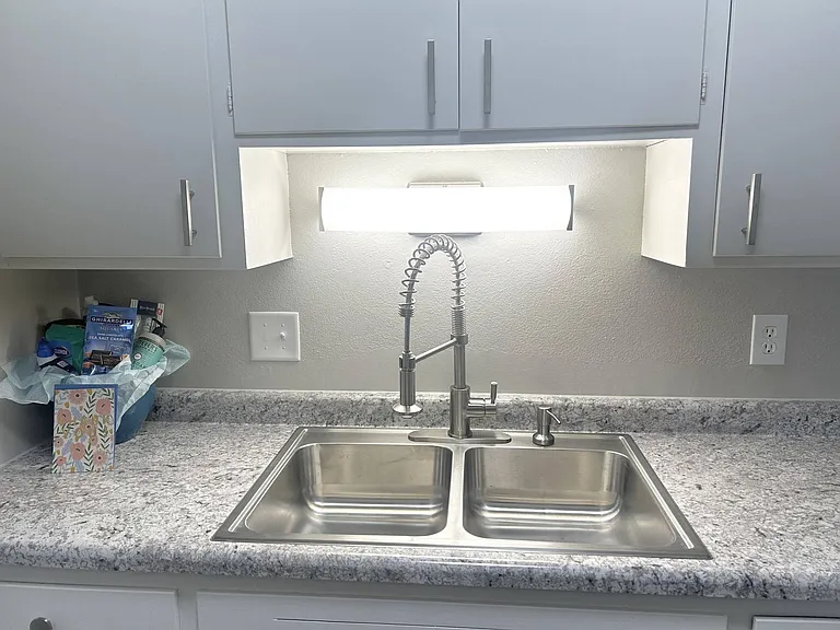 Richfield Square Apartments — Photo 9