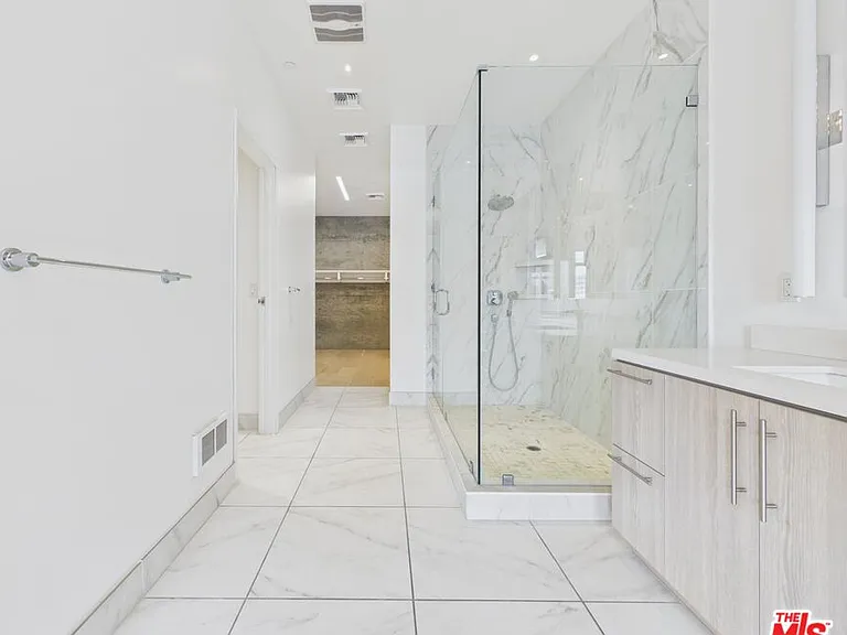 808 S Broadway #7 — Photo 23