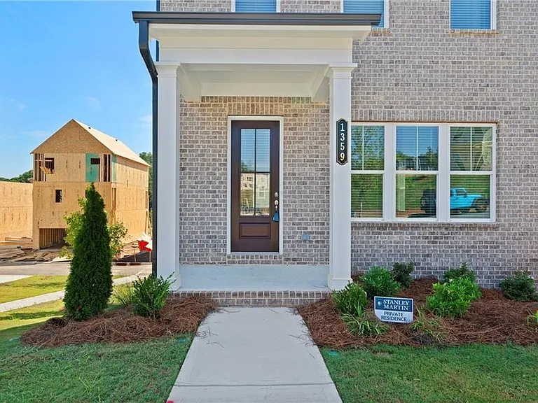 1359 Creek View Ln NW — Photo 4