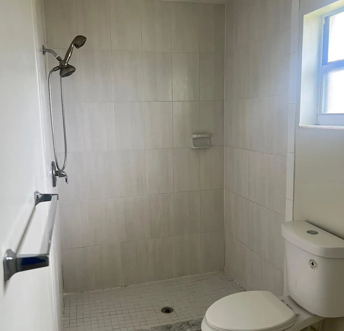 3 bed, 1209 sqft, $1,900 — Photo 2