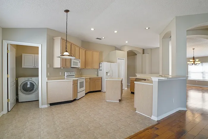 236 Sterling Hill Dr — Photo 2