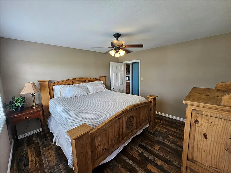 136 Fisher St — Photo 3