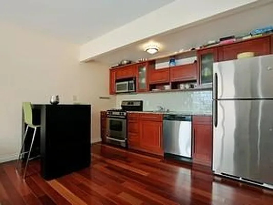 Sold by Manhattan Connection | media 43