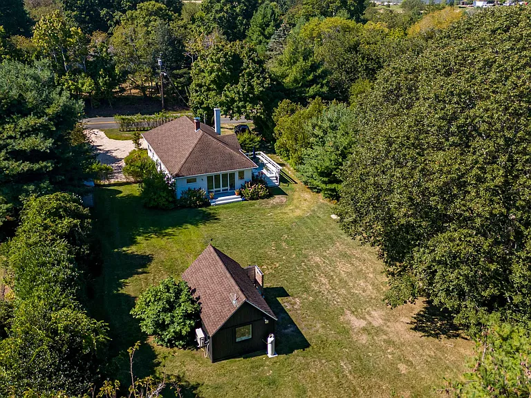 210 Manor Ln — Photo 29