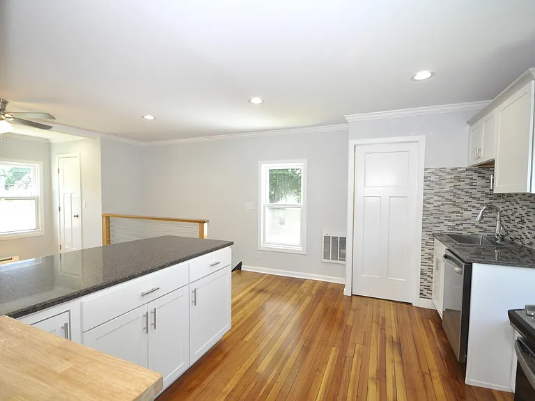 17 Hough St #17 — Photo 5