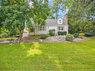 16 Burchard Ln, Norwalk, CT 06853