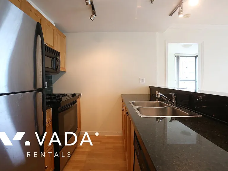 928 Richards St #605 — Photo 6