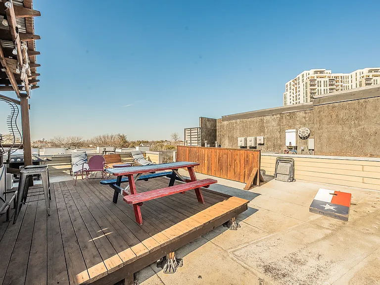 3911 Gilbert Ave #G — Photo 33