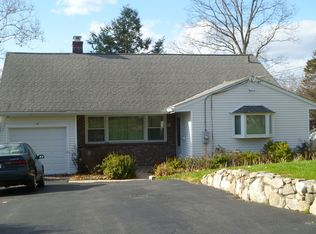 18 Coopers Pond Rd, Stamford, CT 06905