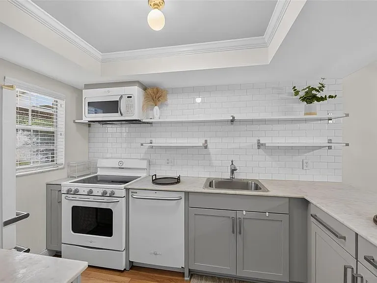 3812 N Oak Dr #M-32 — Photo 5