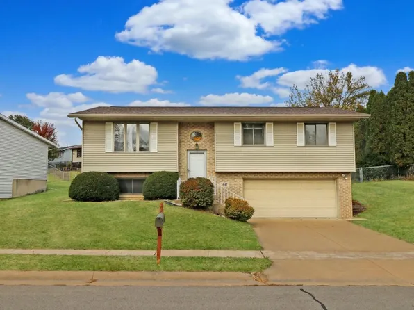 3807 Cora Dr, Dubuque, IA 52002