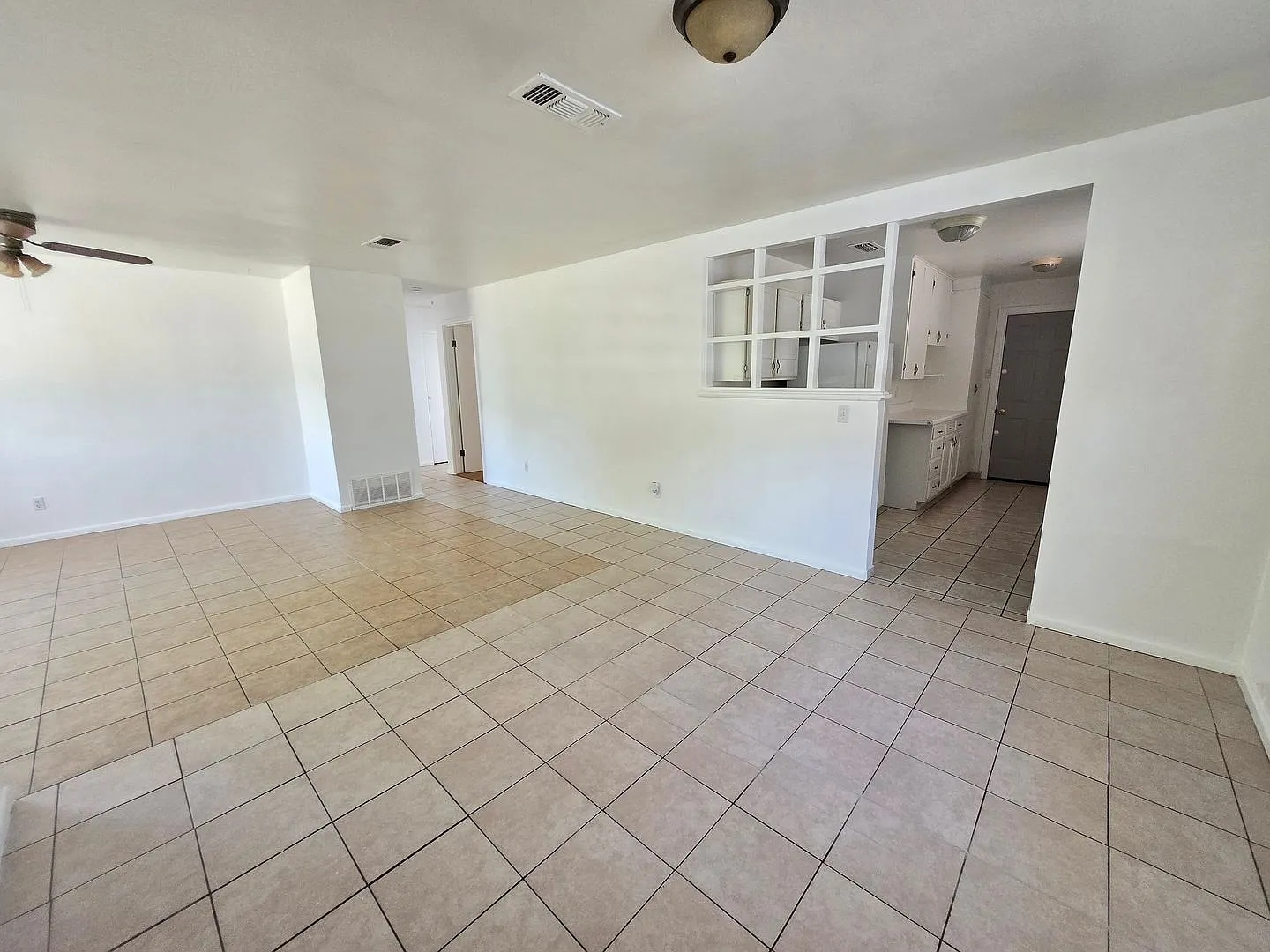 Spacious 3BD/1.75BA Home — Photo 4