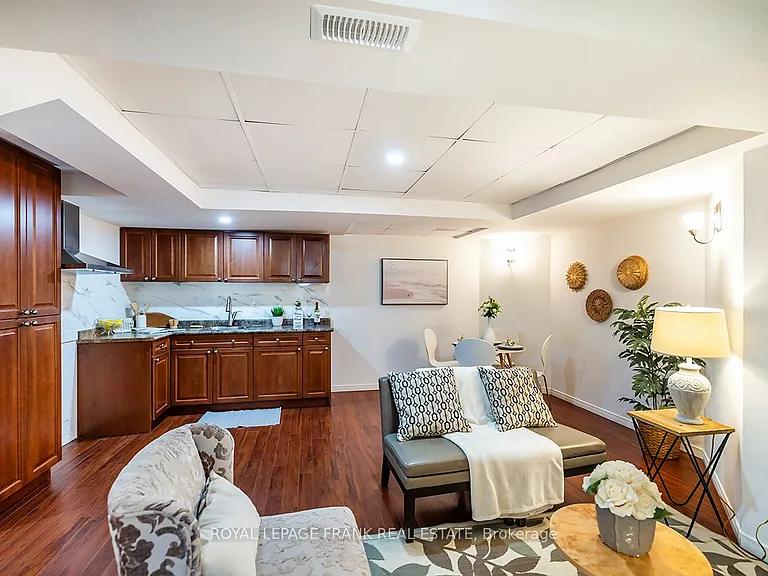 1533 Clearbrook Dr — Photo 4
