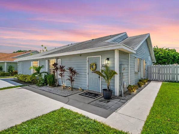 1614 Royal Forest Court, West Palm Beach, FL 33406