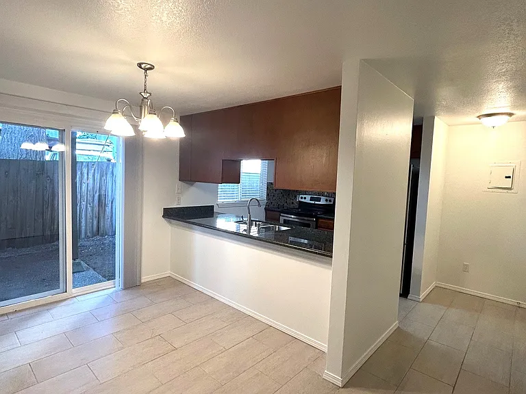 2501 Lexington Ave #A — Photo 4