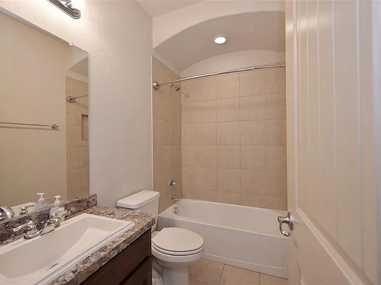 2nd Full Bathroom