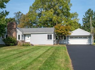 11 Leedale Dr, Webster, NY 14580