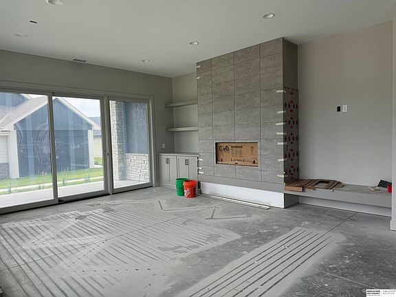 2nd image of 17505 Dupont Plaza Cir