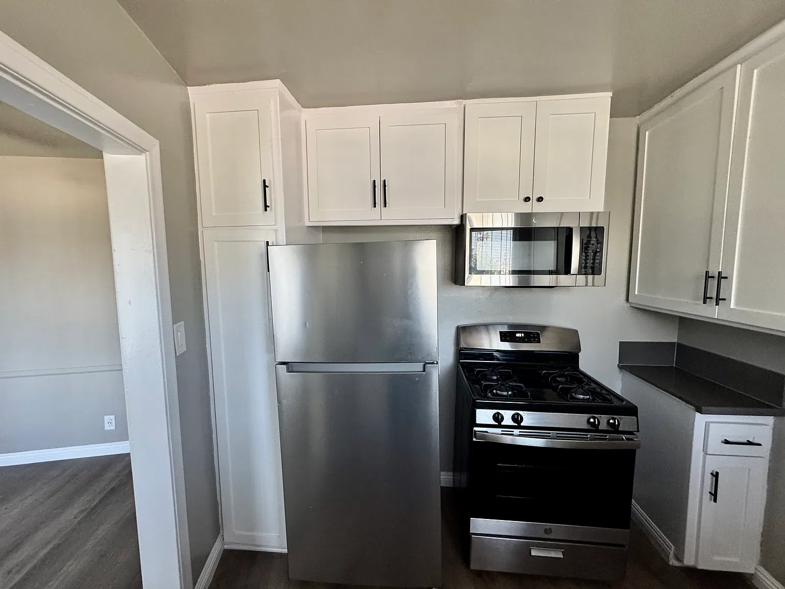 Spacious 1 Bedroom Apartment — Photo 4