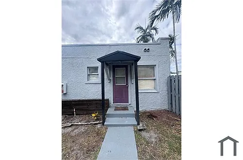 25 SW 10th St Photo 1