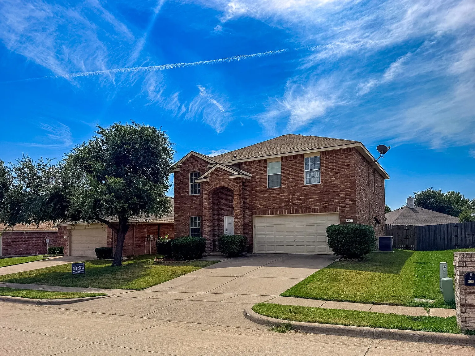 4 bed, 2.5 bath, 2314 sqft, $2,275 — Photo 3