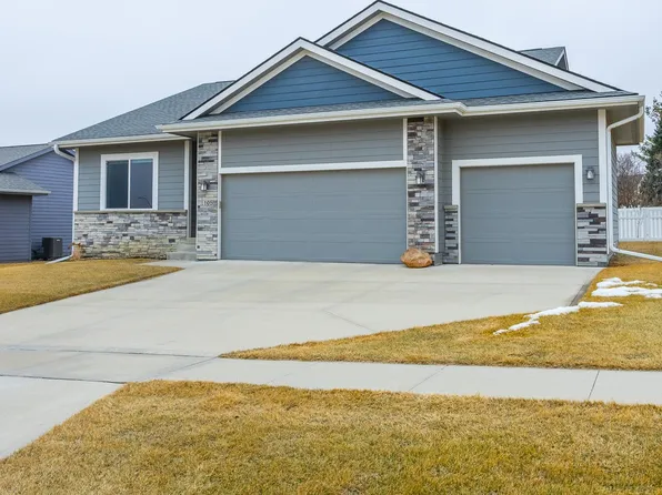 1105 Hunter Ct, Adel, IA 50003