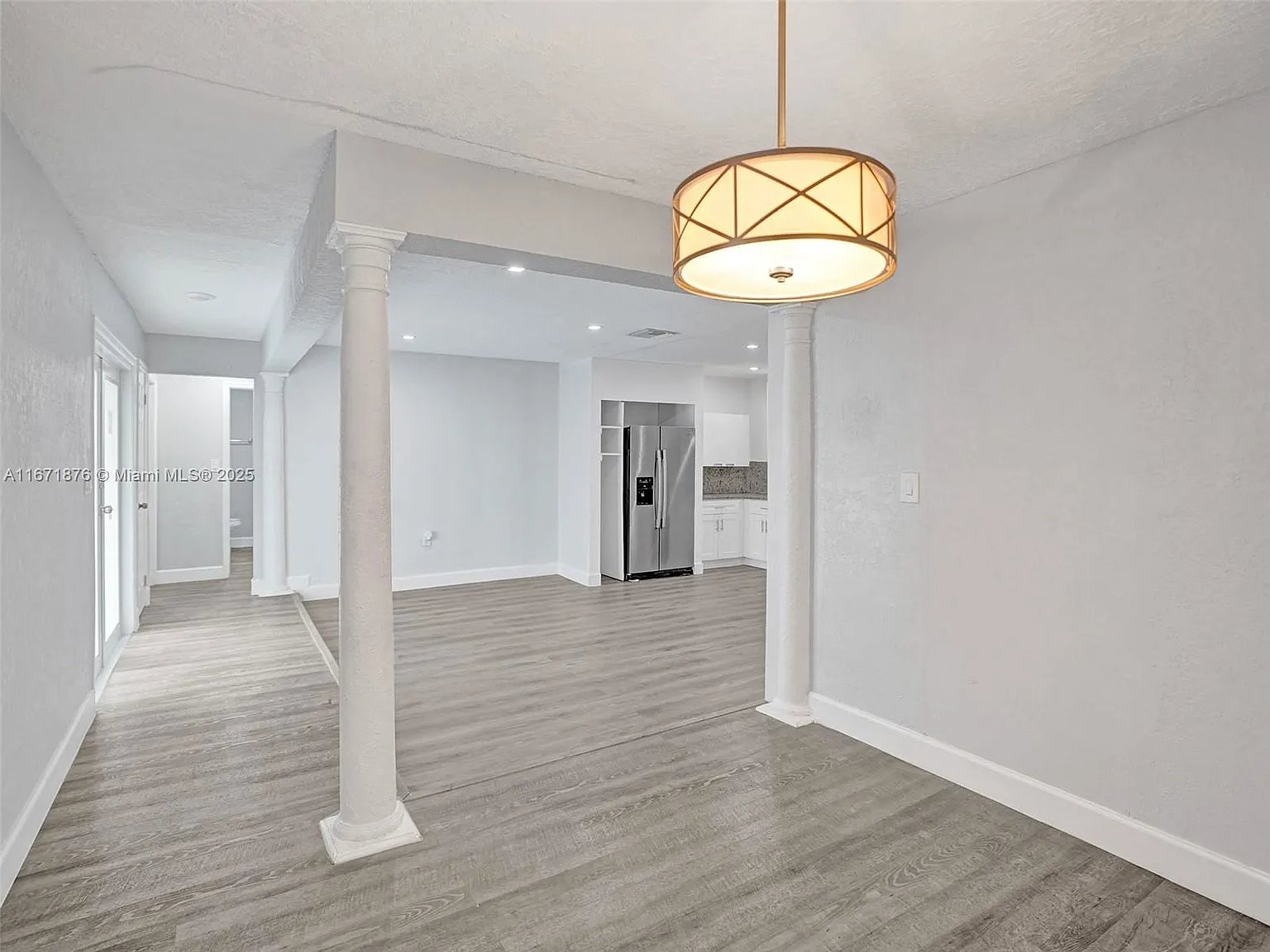 2 bed, 2.0 bath, 2052 sqft, $2,400 — Photo 4