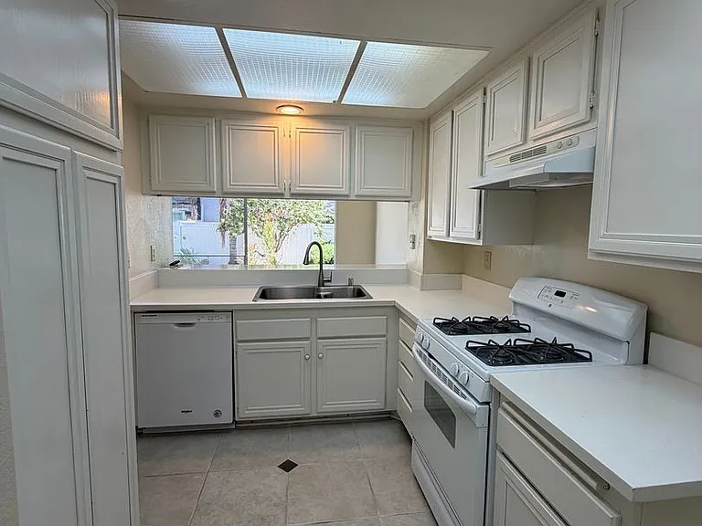 1302 Gina Dr — Photo 3