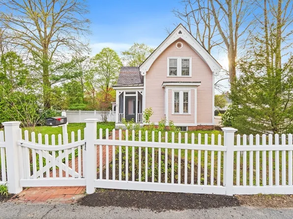 32 Thoreau St #32, Concord, MA 01742