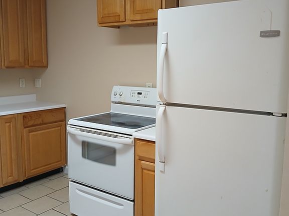 4th image of 321-3 E Mill St