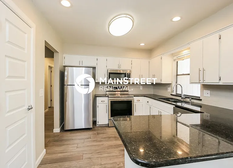 2905 Parkside Dr — Photo 7