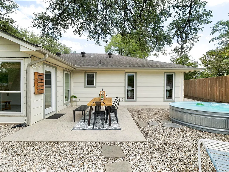 1406 Radam Cir — Photo 32