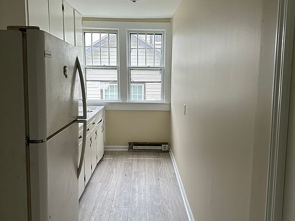 4th image of 1429 W 4th St #A