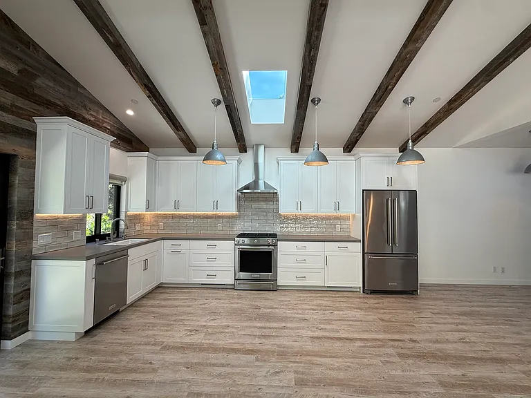 Mulholland Hwy — Photo 6