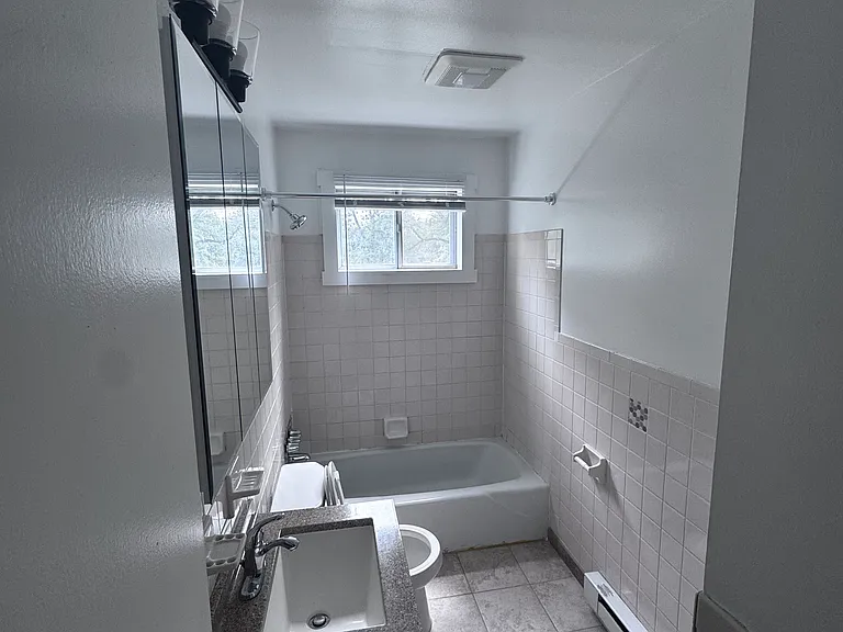 1435 N Hills Ave #B — Photo 7