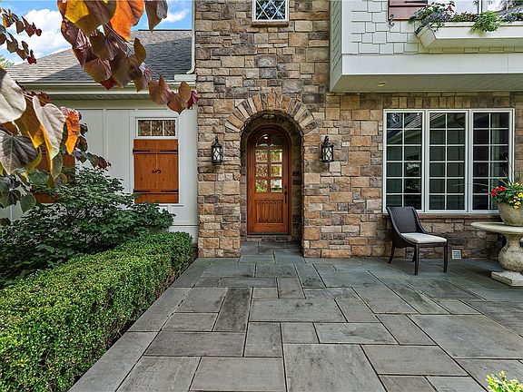 3rd image of 135 Greenwood Rd