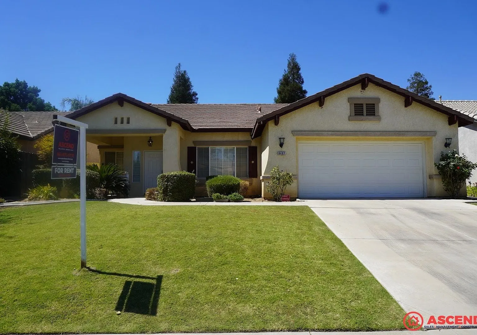 Spacious 2,294 Sq. Ft. Northwest Bakersfield Home! — Photo 1