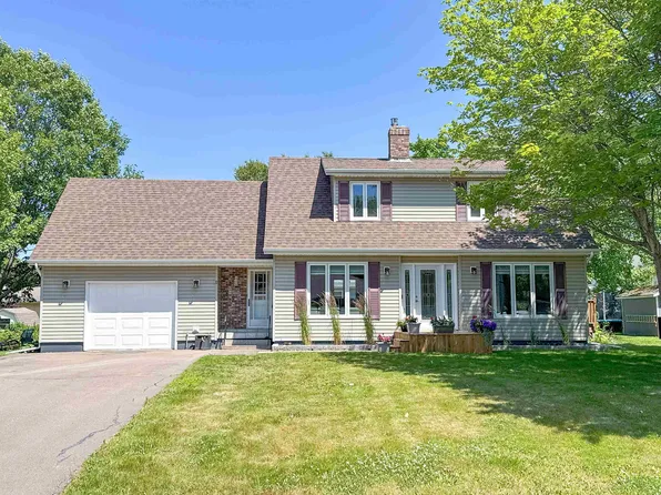 9 Nottingham Ave, Charlottetown, PE C1A 8T4