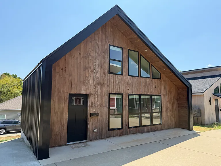 413 S Main St — Photo 1