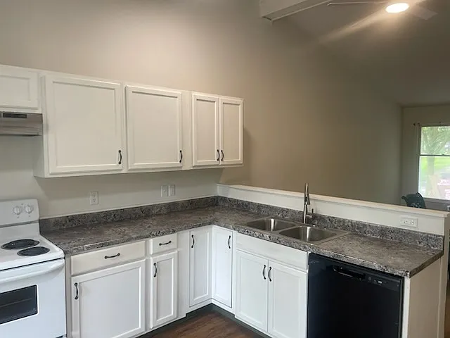 203B S Oak Ave — Photo 2