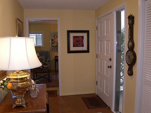 3rd image of 1921 E Rockwood Blvd